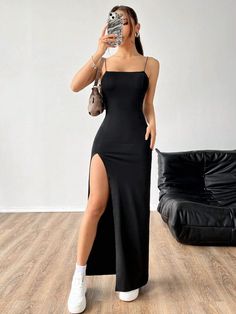 Old Fashion Dresses, Outfit Chic, Spaghetti Strap Maxi Dress, Easy Trendy Outfits, Spaghetti Strap Dress, Style Noir, Women Long Dresses, Strap Dress, Spaghetti Strap Dresses