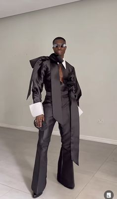 Award Show Men Outfits, Mens Stage Outfits, Prom Suit Man, Mens Met Gala Looks, Mens Colorful Fashion, Runway Suits Men, Avant Garde Formal Men, Sparkly Black Suit Men, Avant Garde Suit Men