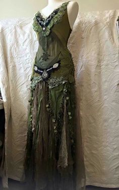 Dress by Rawrags https://www.etsy.com/shop/RAWRAGSbyPK Wedding Dress Rose, Forest Wedding Dress, Elven Wedding Dress, Forest Dress, Estilo Hippy, Woodland Fairy, Skirt Maxi