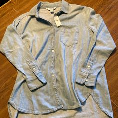 Old Navy Women’s Oversized Boyfriend Tunic Jean Shirt. Size Extra Small. Button Down Front. Longer In The Back. Brand New With Tags. Casual Shirt With Shirttail Hem And Buttons, Casual Shirt With Buttons And Shirttail Hem, Casual Light Wash Blouse With Button Closure, Casual Blouse With Placket And Shirttail Hem, Light Wash Long Sleeve Shirt For Day Out, Light Wash Casual Blouse For Daywear, Casual Light Wash Blouse For Daywear, Cotton Blouse With Buttons, Casual Light Wash Top With Buttons