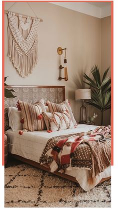 Cozy bedroom with a patterned bedspread, pillows, a plant, and wall decor. Bedroom Design Bohemian, Cozy Bohemian Bedroom, Layered Textiles, Bohemian Bedroom Ideas, Cozy Eclectic, Bohemian Bedroom Design, Cozy Bohemian, Mixing Patterns, Bedroom Design Inspiration