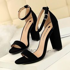 Kasut Pengantin, Shoes Block Heels, Sepatu Pump, Kasut Tumit Tinggi, Basic Heels, Women Heels, Super High Heels, Womens Wedding Shoes