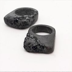 "Chunky Statement Concrete Ring with raw spinel stones. This ring is a one of a kind concrete rectangle shaped ring with crushed spinal stones statement piece.   It is all Hand made and modeled in a unique process with a black spinal stones which are inlaid in the concrete. The black spinal is blended in the texture of the ring, adding a special pattern and shine to this ring. Ring size: thickness 6 mm/0.23\" Inch, width: 2cm/0.78\" Inch, length: 3-3.5cm/0.118-1.3\" Inch Ring internal size: *6 U Concrete Ring, Concrete Jewelry, Sparkly Ring, Jewelry Design Inspiration, Sparkly Things, Ceramic Jewelry, Bar Earrings, Oval Pendant, Ring Ring