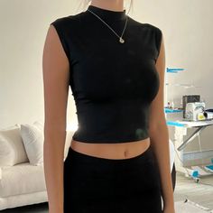 New With Tags!! Size M Super Flattering Top Called The Emma Top- No Longer On Their Website Color Black Og $31 Open To Offers!! *Put Zara For Exposure*** Zara Basic Black Tops, Zara Black Basic Tops, Zara Black Stretch Tops, Zara Black Ribbed Top, Zara Black Stretch Crop Top, Flattering Tops, Zara Black, Zara Tops, Black Top