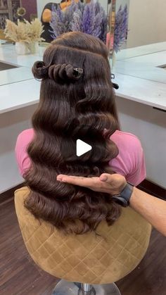 PallaviPrince on Instagram: "PallaviPrince Makeup&Hair Academy SEE,SAVE,LEARN ❤️❤️❤️  Beautiful tips of hollywood wave✅  Makeup:- @pallaviprince_makeovers" Large Hollywood Curls, One Piece Hairstyles, How To Get Hollywood Waves, Old Hollywood Hair Waves, Hollywood Wavy Hairstyles, Pageant Hair For Strapless Dress, Hollywood Wavy Hair, Medium Hair Hollywood Waves, Hollywood Curls Prom