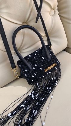 Jacquemus Bag, Ootd Women, Luxury Purses, Fancy Bags, Pretty Bags, Mini Handbags, Coach Swagger Bag, Cute Bags, Balenciaga City Bag