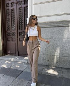 Madrid Summer, Aina Simon, Casual Oufits, Oasis Clothing, Girly Style Outfits, La Outfits, Trendy Fits, Half Shirts, Tshirt Outfits