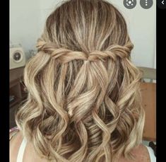 Semi Formal Hairstyles, Formal Hairstyles For Short Hair, Prom Hair Medium, Half Updo Hairstyles, Medium Length Curly Hair, Easy Updo Hairstyles, Easy Hairstyles For Medium Hair, Braid Hairstyle, Graduation Hairstyles