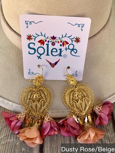 These Beautiful Mexican Earrings are made with the Mexican art form of twisting gold plated wires to create beautifully intricate works of art. The silk flowers add that beautiful feminine touch to any outfit. These earrings are handmade by Mexican Artisans. More colors available here: https://www.etsy.com/es/listing/887452471/aretes-mexicanos-de-filigrana-aretes?ref=listing_published_alert Gold Flower-shaped Earrings For Valentine's Day, Bohemian Gold Heart Drop Earrings, Gold Bohemian Drop Heart Earrings, Gold Flower Earrings For Valentine's Day, Gold Bohemian Dangle Heart Earrings, Bohemian Gold Heart Earrings For Pierced Ears, Flower Earrings Dangle, Mexican Earrings, Traditional Earrings