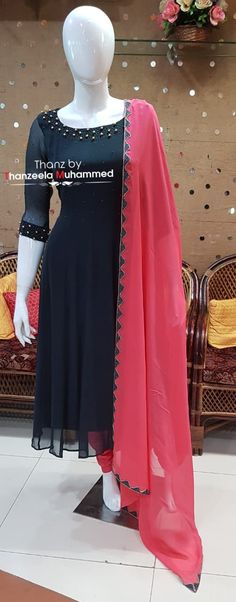 Dress For Parties, Kurti Dress, College Wear, New Kurti Designs, Simple Kurta Designs, Designer Kurti Patterns, Gaun Fashion, Long Kurti Designs, Kurta Neck Design