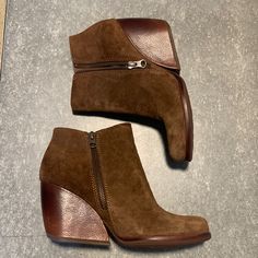 You Are Looking At A Pair Of "Kork-Ease Natalya Brown Suede/Leather Wedge Boot Bootie Size Us 8.5 Side Zip" In Brand New Without Box Condition. Get Them When You Have A Chance At Low Price. Please Know Your Size And Style Before Buying. Please Note: This Type Of Suede And Leather Natually Does Show Marks Easily. Please See Photos Below. About This Item: Guaranteed 100% Authentic Brand: Kork-Ease (Womens) Style: Natalya Suede/Leather Wedge Boot Bootie Colour: Brown Suede Size: Us 7.5 (Medium Widt Brown Wedge Boots With Reinforced Heel And Round Toe, Brown Leather Closed Toe Wedge Boots, Leather Ankle-high Wedge Boots, Fall Suede High Heel Wedge Boots, Leather Wedge Boots With Reinforced Heel For Fall, Brown Leather Pointed Toe Wedge Boots, Brown Leather Wedge Heel Boots, Leather Pointed Toe Wedge Boots For Fall, Fall Leather Platform Wedge Boots