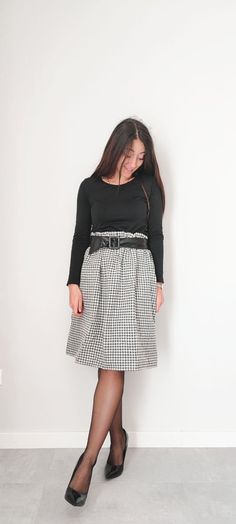 This warm wool skirt is ideal for the autumn-winter seasons. WASH: You can wash this skirt by hand with cold water, avoiding putting it in the dryer. Iron at low temperatures. MEASURES: One size fits all 40-48 Waist circumference 72cm Tension elastic 116 cm Circumference also 148 cm Skirt length 61cm WARNINGS: It is recommended to take the measurements on your body with a tape measure to verify that the measurements indicated coincide with your own. Black Elastic Waistband Skirt For Fall, Black Skirt With Elastic Waistband For Fall, Fall Mini Skirt With Elastic Waistband, Fall Cotton Pleated Skirt With Relaxed Fit, Winter Cotton Mini Skirt, Fall Long Skirt With Elastic Waistband, Casual Full Pleated Skirt For Winter, Fall Cotton Pleated Midi Skirt, Fall Long Pleated Skirt With Elastic Waistband