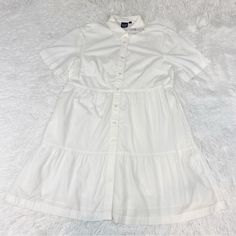 100% Cotton Classic Mini Dress With Buttons For Daywear, Casual White Shirt Dress With Buttons, Classic Buttoned Mini Dress For Summer, Classic Mini Dress With Buttons For Summer, Classic White Button-up Shirt Dress, Casual White Shirt Dress With Placket, Chic Collared Shirt Dress For Daytime, Fitted Gap Dress With Buttons, Classic Summer Mini Dress With Button Closure