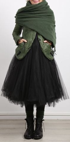 Black Tulle Skirt, Gonna In Tulle, Tulle Skirt Black, Boho Styl, Green Leather Jackets, Stil Boho, Mode Boho, Black Tulle, Mode Inspiration