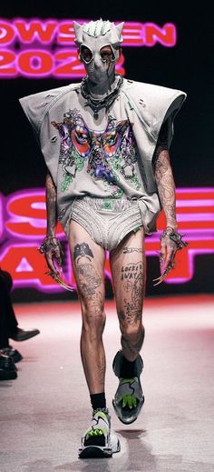 Kaiju Monsters, Beauty Images, Upcycled Fashion, Mens Lifestyle, Fantasy Fashion, Costume Ideas, Male Models, Cyberpunk, High Fashion