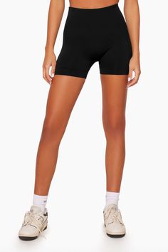 Casual Nylon Biker Shorts For Sports, Sporty Above Knee Activewear For Summer, Casual Biker Shorts For Summer Training, Sporty Above Knee Athletic Shorts, Trendy Workout Athletic Shorts With Short Legs, Trendy Workout Athletic Shorts, Trendy Athletic Shorts For Workout, Casual Breathable Mid-thigh Biker Shorts, Breathable Nylon Biker Shorts For Summer