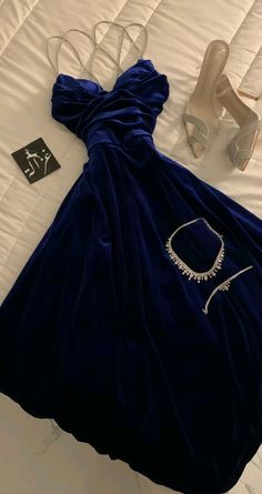 Blue Outfit Birthday, Royal Blue Prom Dress Aesthetic, Velvet Homecoming Dress, 21st Birthday Outfit, Hot Prom Dress, Blue Velvet Dress, Black Prom Dresses