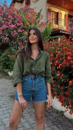 #summerdresses #summeroutfit #summerfashion #vacationwear #beachoutfit #holidaywear #summerclothes #summerstyle #summerfashion2020 #summertrends Hot Weather Outfits, Elegante Casual, Looks Street Style, Summer Fashion Outfits, Green Shirt, Mom Outfits, Looks Style, Mode Inspiration