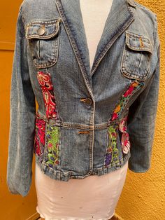 Gorgeous jeans jacket Huipil Pattern, Dipper Bag, Convertible Bags, Jeans Jacket, Star Jeans, Womens Jeans, Day Bag, Womens Tunics, Custom Bags