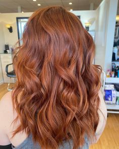 Reverse Balayage Redhead, Dark Natural Ginger Hair, Copper Hair With Light Roots, Red Highlights In Auburn Hair, Dusty Copper Hair, Dark Blonde Copper Hair, Brunette To Ginger, Blonde To Auburn Before And After, Dark Strawberry Blonde Hair Light Auburn