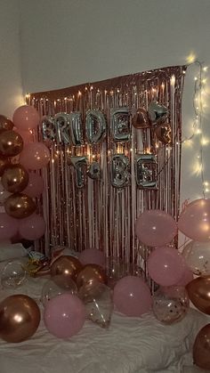 Bridal shower rosegold pink Engagement Decoration In Home, Bride To Be Decor Ideas, Pink White And Gold Bridal Shower Ideas, Home Decor Engagement, Bridal Shower Simple Decorations, Ideas For Bachelorette Party Gifts, Bachlorette Ideas Decorations, Bridal Shower Design Decor, Bridal Shower Decor At Home