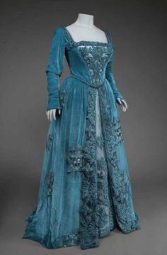 Velaryon Dress, Medieval Dress Royal, Historical Dresses Medieval, Princess Aesthetic Outfits, Theme Dress, Royal Dresses, Fantasy Gowns, Game Dresses