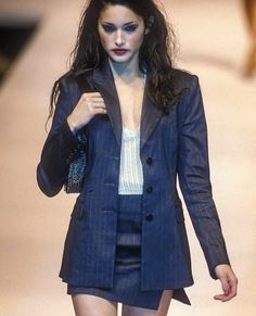 Korina Longin, Mode Gossip Girl, 90s Runway Fashion, Runway Fashion Couture, Runway Outfits, 가을 패션, Yohji Yamamoto, Mode Inspiration