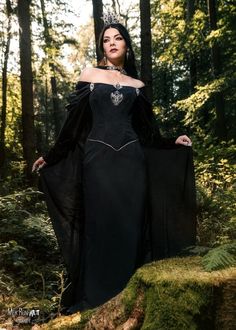 Gothic Halloween Party Ball Gown, Black Gothic Evening Dress For Prom, Gothic Corset Dress For Halloween, Gothic Victorian Ball Gown For Party, Gothic Ball Gown Dresses For Halloween, Gothic Victorian Ball Gown Dress For Party, Gothic Black Ball Gown, Gothic Ball Gown For Wedding, Gothic Victorian Ball Gown For Halloween