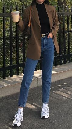 Turtleneck Outfit Ideas Women, Twee Work Outfit, Fall Outfits Dark Jeans, Pinterest Style Outfits, Timeless Professional Outfits, Bussines Outfit Ideas, Aritzia Office Outfit, Gen Z Blazer Outfit, Architect Fashion Women Outfits