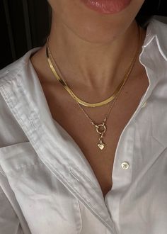 Add a dose of minimalist chic to all your favorite looks with the Majestic Herringbone Chain Necklace that comes in 14K Vermeil and Sterling Silver.The scale-like chain makes it an essential layering piece. If you’re looking to add some herringbone into your wardrobe, this necklace is a solid choice. Adjustable in lengths makes layering even easier. Metal: 14K Gold Vermeil / 925 Sterling Silver Chain Length: 40 cm with extensions from 40 cm to 45 cm (15.57" - 17.72") Dimensions: 2.7 mm / 0.11'' Name Chain, The Carter, Necklace Stack, Fall Rings, Herringbone Chain, Herringbone Necklace, Bar Stud Earrings, Puffed Heart, Star Pendant Necklace