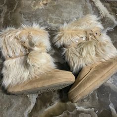 Steve Madden Fur Indoor / Slipper Boots Size 5-6 , Fits Like A 6 . No Tag And No Original Box. Flat Synthetic Boots For Winter, Beige Closed Toe Winter Booties, Winter Beige Closed Toe Booties, Flat Synthetic Winter Boots, Casual Booties With Faux Fur Lining And Round Toe, Casual Boots With Faux Fur Trim And Round Toe, Casual Boots With Faux Fur Lining And Round Toe, Beige Boots With Faux Fur Lining And Round Toe, Beige Boots With Faux Fur Trim And Round Toe