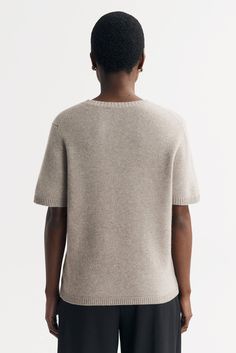 Plain knit Oversized T-shirt in 100% cashmere. Formerly known as our Chunky T-shirt, it’s the same great style, you already love. All that has change is the name. - Plain knit - Relaxed fit - True to size - 7 gg - 4 ply - 100% Cashmere Model is wearing size S and is 177 cm tall. Cashmere Tops With Fine Knit And Relaxed Fit, Casual Cashmere Top With Ribbed Neckline, Cashmere Tops With Ribbed Neckline And Relaxed Fit, Cashmere Top With Ribbed Crew Neckline, Casual Oversized Cashmere Tops, Relaxed Fit Cashmere Top With Ribbed Neckline, Oversized Cashmere Soft Knit Sweater, Casual Cashmere Crew Neck T-shirt, Casual Fine Knit Cashmere T-shirt