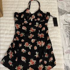 Brand New Never Worn With Tags. Forever 21 Mini Black Dress With Roses. Excellent Condition Casual Rose Print Mini Dress For Brunch, Trendy Floral Mini Dress For Night Out, Casual Forever 21 Dress For Going Out, Black Rose Print Dress For Night Out, Black Dress With Roses, Forever 21 Black Mini Dress For Brunch, Forever 21 Floral Print Dress For Night Out, Forever 21 Floral Print Mini Dress For Date Night, Dress With Roses