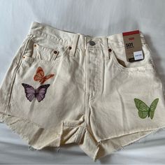 Brand New : Size 27 : Butterfly Embroidery : 501 : I Bought For $49.99 Casual Bottoms With Butterfly Embroidery For Spring, Levi's Beige Bottoms For Spring, Casual Embroidered Shorts For Spring, Embroidered Fitted Shorts For Spring, Fitted Embroidered Shorts For Spring, Spring Embroidered Fitted Shorts, Levi 501 Shorts, Painted Shorts, Levis 559