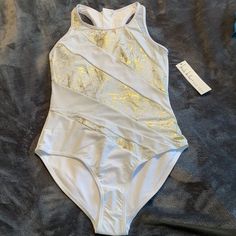 Nicole Miller New York One Piece Swimsuit Nwt Size 8 White With Gold Shimmer White Stretch Dancewear Bodysuit, Stretch White Dancewear Bodysuit, White Sleeveless Fitted Leotard, White Fitted Sleeveless Leotard, White Stretch One-piece Leotard, White Fitted Dancewear Bodysuit, Fitted White Dancewear Bodysuit, White One-piece Swimming Leotard, White Sleeveless Leotard For Beach