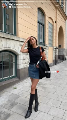 Going Out Outfits Spain, Jean Skirt High Waisted, Over Size Dress Shirt Outfit, Outfits For 21 Year Olds, London Fashion Inspiration, Fall 2023 Trendy Outfits, Fall Nyc Outfits Going Out, Spring Black Boots Outfit, Denim Skirt Tall Boots Outfit