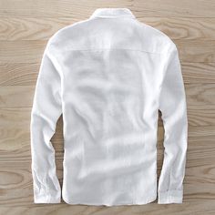 Unser Antonios Long Sleeve Shirt Cotton ist die ideale Mischung aus lässiger Eleganz und außergewöhnlichem Komfort. Dieses anpassungsfähige Kleidungsstück hat ein einfaches, unifarbenes Design, das zu allem passt und somit eine hervorragende Ergänzung Ihrer Garderobe darstellt. Dieses leichte Hemd aus einer hochwertigen Kombination aus natürlichem Leinen und weicher Baumwolle bietet Atmungsaktivität und Strapazierfähigkeit, während es gleichzeitig eine entspannte Passform für den ganztägigen Geb Casual Solid Color Linen Tops, Slim Fit Linen Summer Tops, Classic Long Sleeve Linen Tops, Slim Fit Linen Tops For Summer, White Linen Tops For Casual Gatherings, Fitted Linen Top For Casual Gatherings, Classic Slim Fit Linen Top, Collared Linen Tops, Casual White Linen Shirt