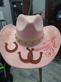 hand burned hat,  cowboy hat,  hat design, cowgirl era,  pink hat Pink Cowgirl Hat, Hand Burn, Hat Decoration, Pink Cowgirl, 14th Birthday, Pink Hat, Cowgirl Hats, Hat Designs, Cowboy Hats