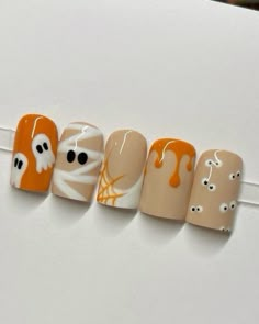 So in love!! Halloween Nails Paint, White Nails Ideas Square, Nails Halloween October Short, Black Nails With Pumpkin, Halloween Short Square Nails, Fun Halloween Nails Short, Fall Nails Spooky, Gel Nails Ideas Halloween, Spooky Square Nails