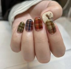 @orl.__eri on instagram Winter Nail Art Designs, Plaid Nails, Winter Nail Art, Winter Nail, Zooey Deschanel, Nail Art Ideas