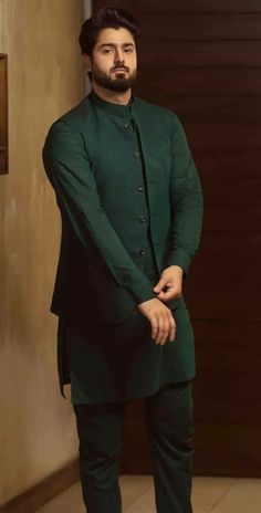 Men Shadi Outfits, Mehndi Dresses For Boys For Men, Kurta Outfits For Men, Green Kurta Men, Mehndi Dress For Boys, Boy Kurta Design, Mehndi Dress For Mens, Vest For Men Wedding, Mens Dresses