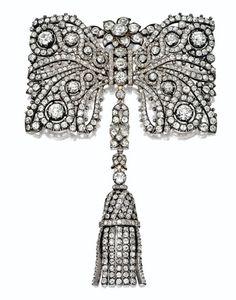 Using diamonds to make this brooch look like lace, Cartier added comb and choker fittings together with a screwdriver. c. 1890. It sold for $181,000 on December 4, 2007. Diamond Hair, Diamond Bows, Rose Cut Diamond