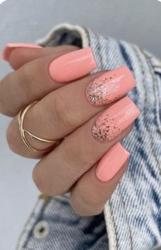 Classy Simple Acrylic Nails, Natural Dipped Nails Ideas, Best Nail Designs 2023, Elegant Vacation Nails, Vacation Inspired Nails, Coral Dip Nails, Spring 2023 Nail Trends, Nails With Glitter Design, Uñas Color Coral