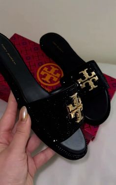 Tory Burch Sandals Aesthetic, Tory Burch Slides Outfit, Tory Burch Aesthetic, Tory Burch Sandals Outfit, Tory Burch Sandals Black, Cute Slides For Women, Black Tory Burch Sandals, Name Brand Shoes, Tory Burch Slides