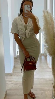 📌 Mode Zara, Modesty Outfits, Cute Modest Outfits, Effortlessly Chic Outfits, Classy Casual Outfits, Stylish Work Outfits, Casual Chic Outfit, Modest Fashion Outfits, Looks Chic