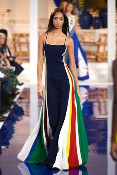 Fashion Show Catwalk, Vestidos Vintage, Fashion Show Collection, Look Fashion, New York Fashion, Runway Fashion, Spring Fashion, High Fashion, Trendy Fashion