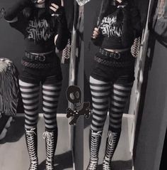 Emo Leggings Outfit, Scene Goth Outfits, 2000 Alternative Fashion, Post Hardcore Outfit, Bimbocore Outfits Black, Emo Bimbocore Outfits, Emo Girl Outfits 2000s, Striped Tights Outfit