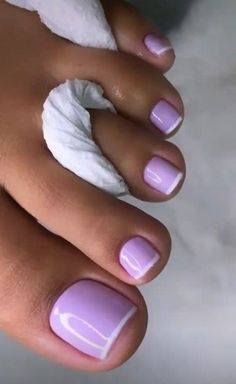 Pedicure Ideas Lavender, June Pedicure Ideas, Mani Pedi Ideas Summer, Pedicure Summer Ideas, Gel Nail Colors Summer 2024, Summer French Pedicure, Summer Nail Colors 2024 Dip, Summer Gel Toes, Lilac Toe Nails