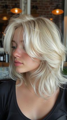 25 Ethereal Platinum Blonde Hair Color Inspirations to Envy Blonde 80s Hair, Frosted Tips Women Hair, Anne Core, Frosted Tips, Platinum Blonde Hair Color, Hairstyle Idea, Hair Inspiration Short, Blowout Hair