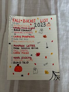 autum Fall Bucket List Poster Board, Fall Date Bucket List, Spooky Season Bucket List, Aesthetic Fall Bucket List, Fall Hang Out Ideas, Fall Todo List, Spooky Season Ideas, Fall Stuff To Do, Diy Halloween Decorations For Room